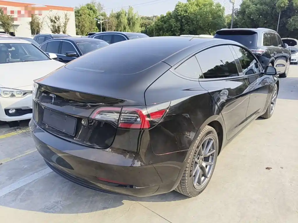 Tesla Model 3 — миниатюра 7
