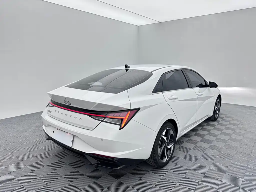Hyundai Elantra — миниатюра 6