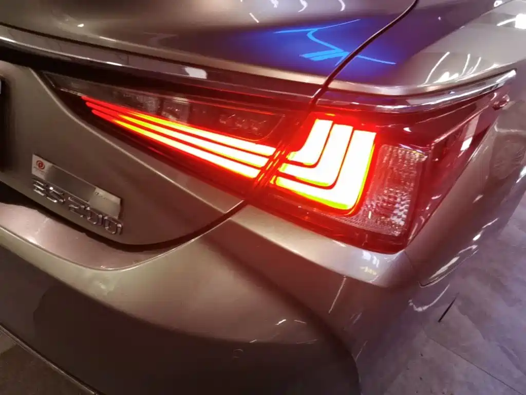 Lexus ES — миниатюра 8