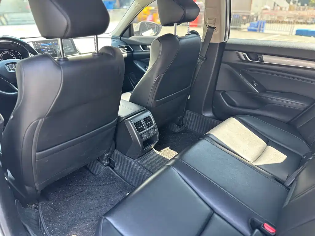 Honda Accord — миниатюра 9
