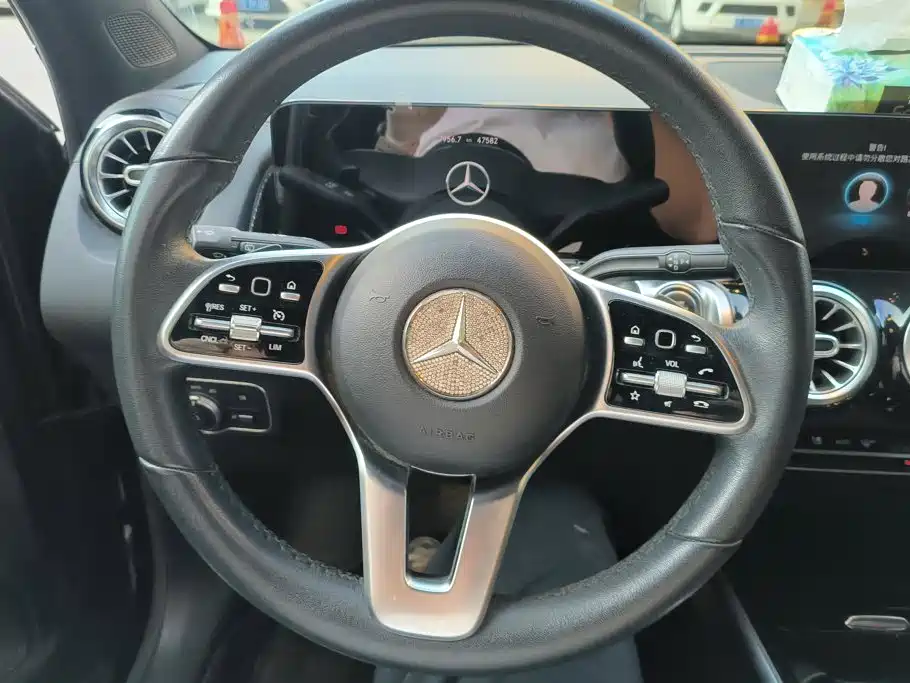 Mercedes-Benz GLB — миниатюра 15