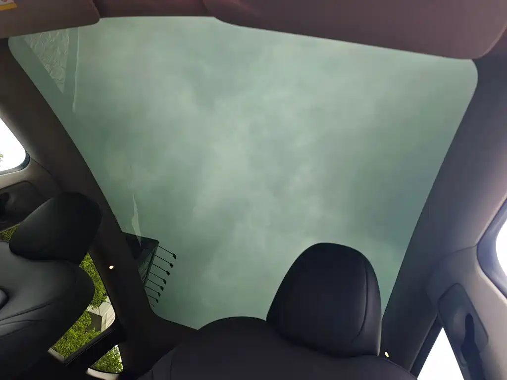 Tesla Model Y — миниатюра 16