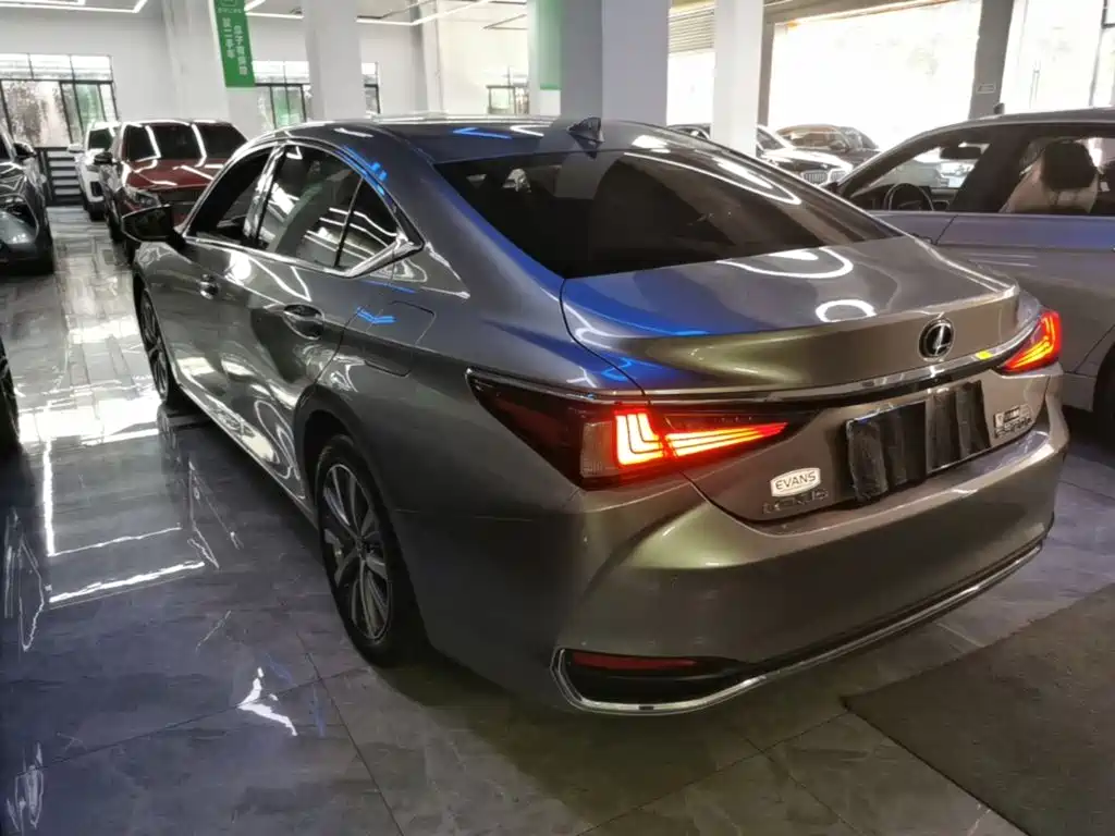 Lexus ES — миниатюра 5