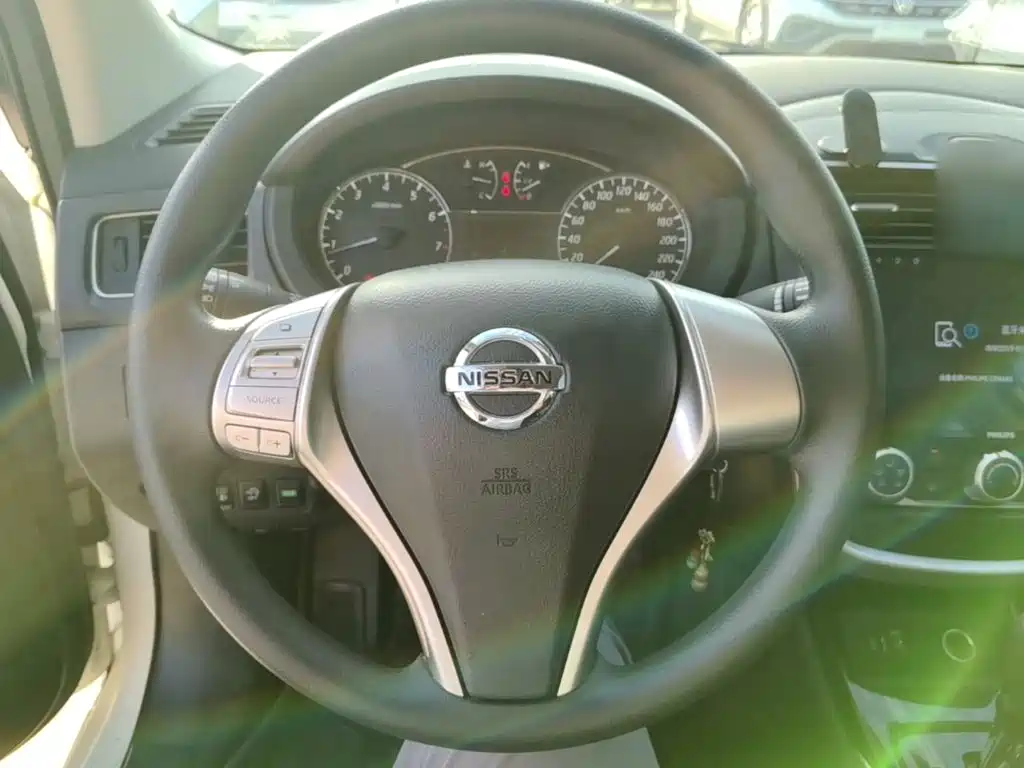 Nissan Tiida — миниатюра 11