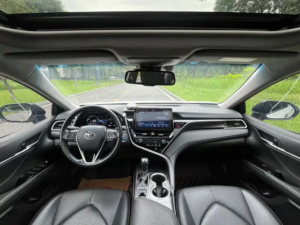 Toyota Camry — миниатюра 5