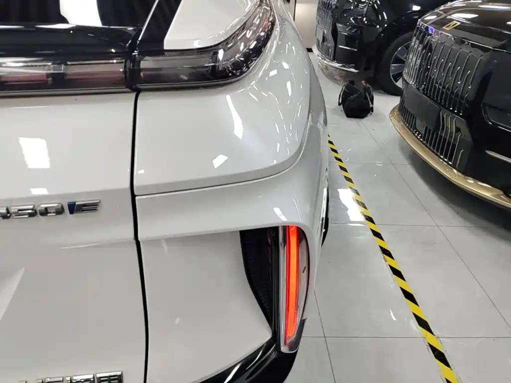 Cadillac Lyriq — миниатюра 8