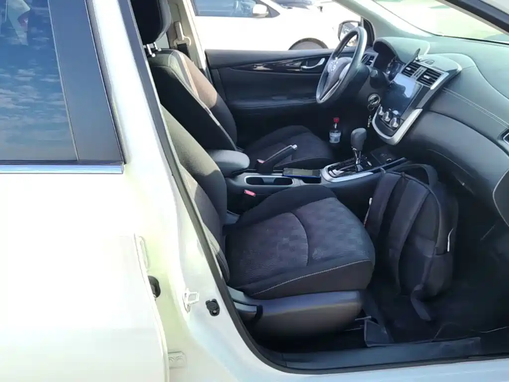 Nissan Tiida — миниатюра 25