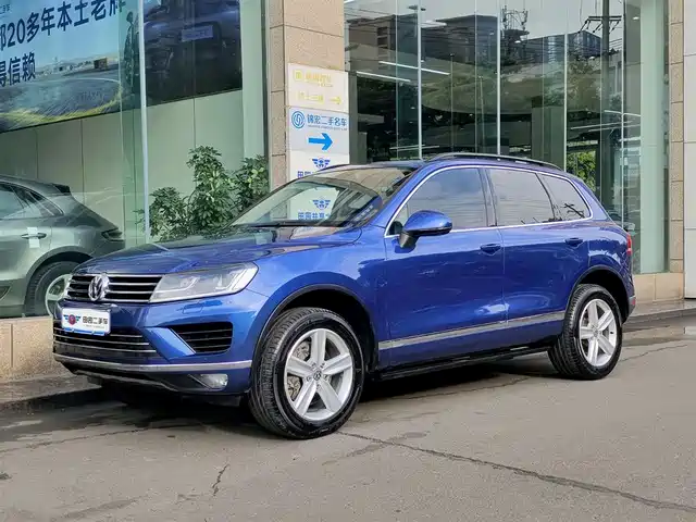 VOLKSWAGEN TOUAREG