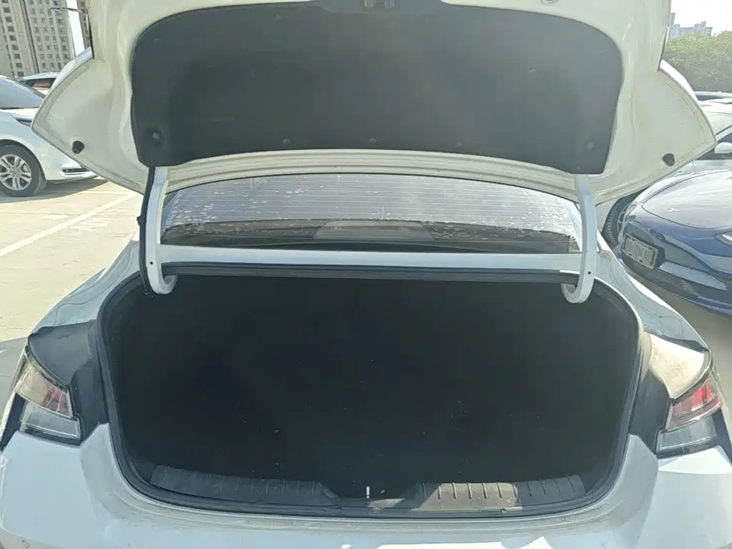 Hyundai Elantra — миниатюра 19
