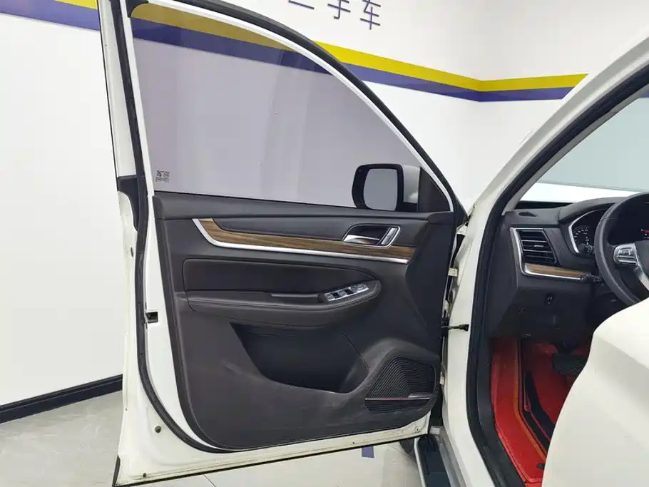 Roewe RX8 — миниатюра 7