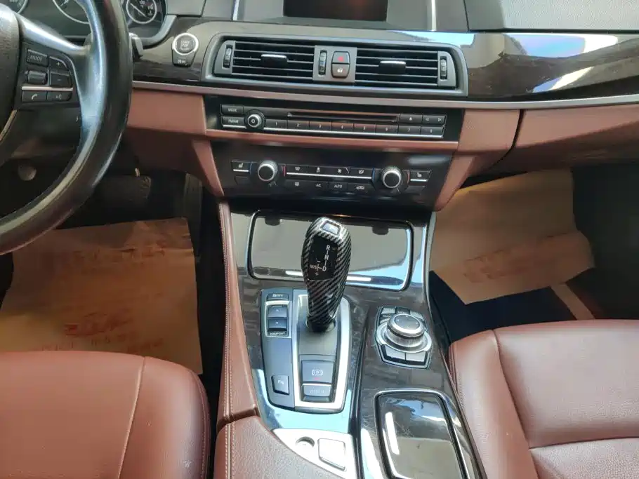 BMW 5 Series — миниатюра 16