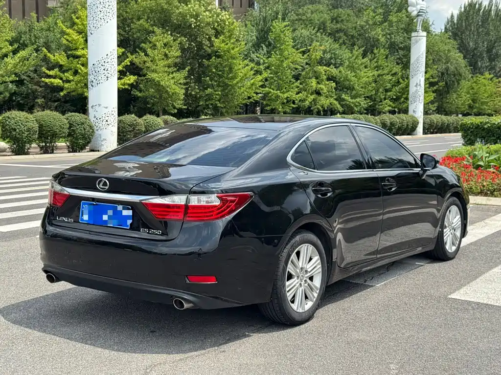 Lexus ES — миниатюра 7