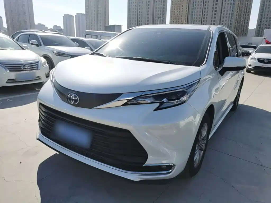 Toyota Sienna — миниатюра 2