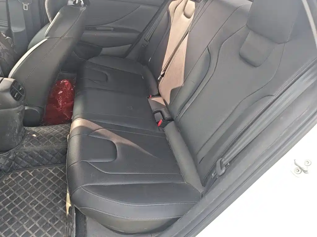 Hyundai Elantra — миниатюра 17
