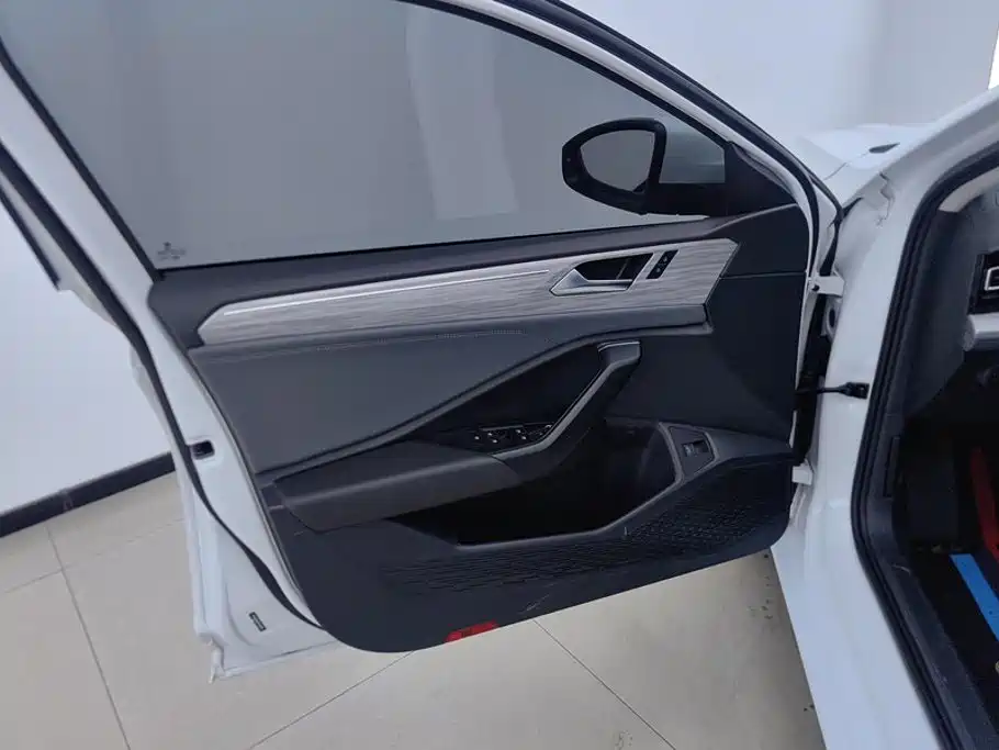 Volkswagen Sagitar — миниатюра 7