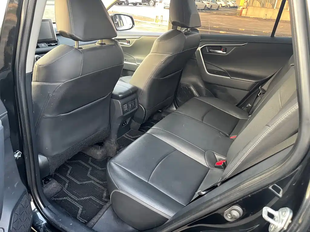 Toyota RAV4 — миниатюра 14