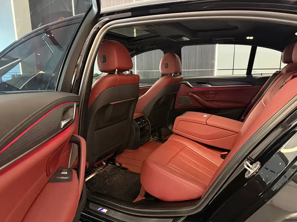 BMW 5 Series — миниатюра 6