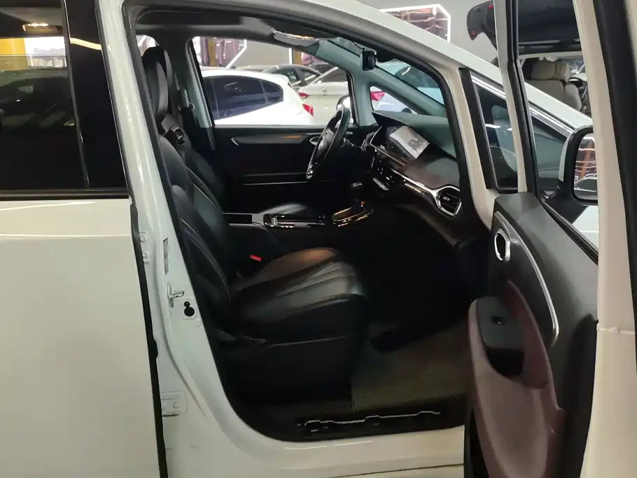 GAC Motor Trumpchi M6 — миниатюра 8