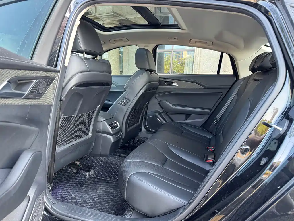 Hongqi Hongqi H5 — миниатюра 6