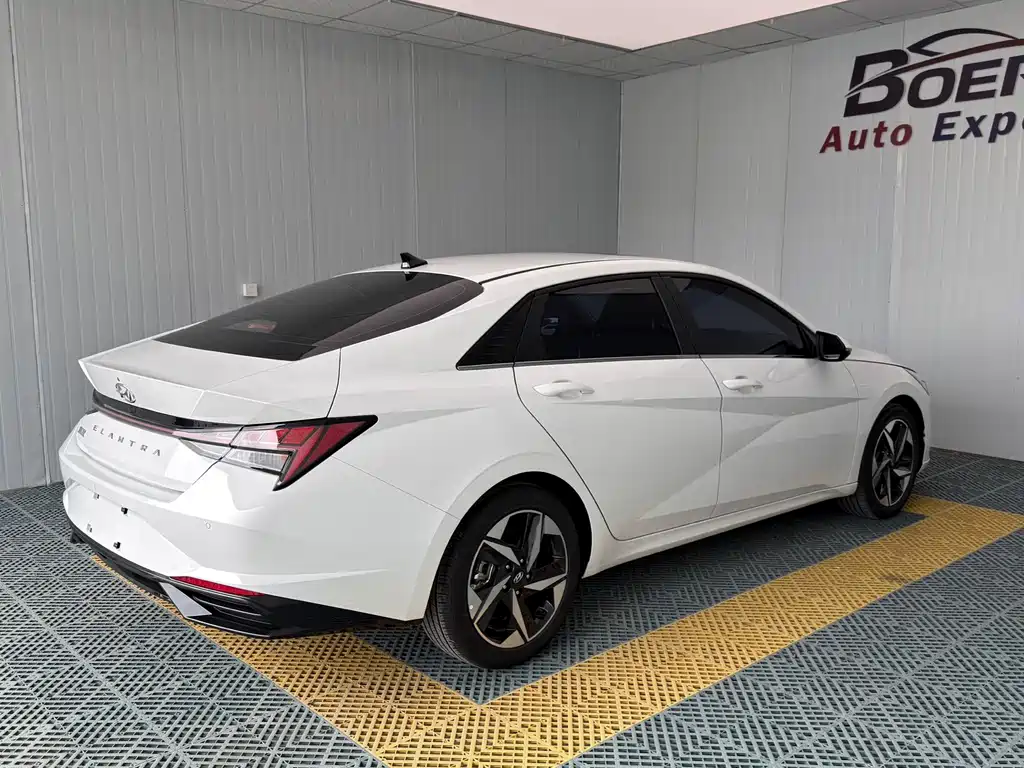 Hyundai Elantra — миниатюра 6