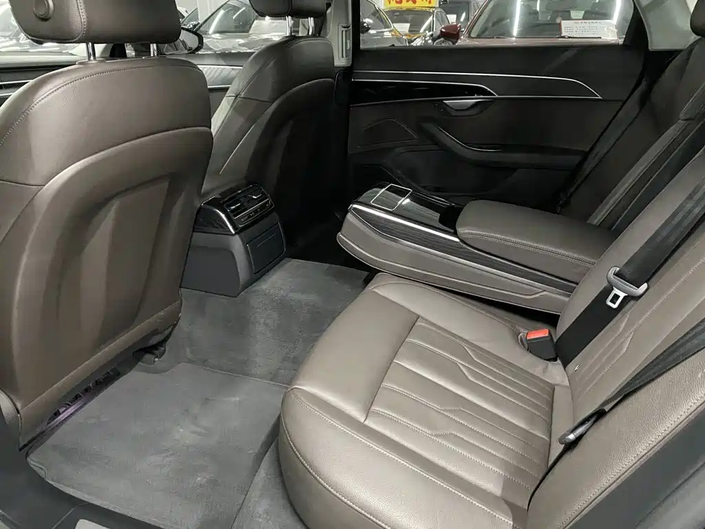 Audi A8 — миниатюра 4