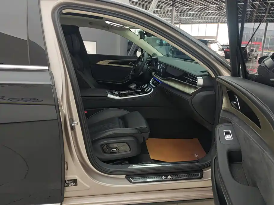 Hongqi H9 2020 2.0T