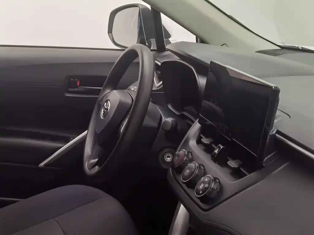 Toyota Corolla Cross — миниатюра 22
