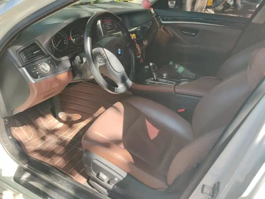 BMW 5 Series — миниатюра 9