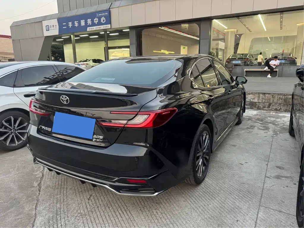 Toyota Camry — миниатюра 7