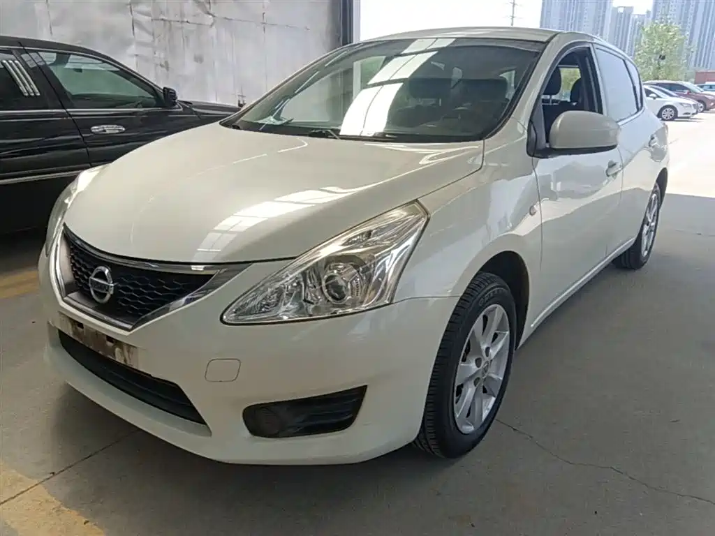 Nissan Tiida 2015