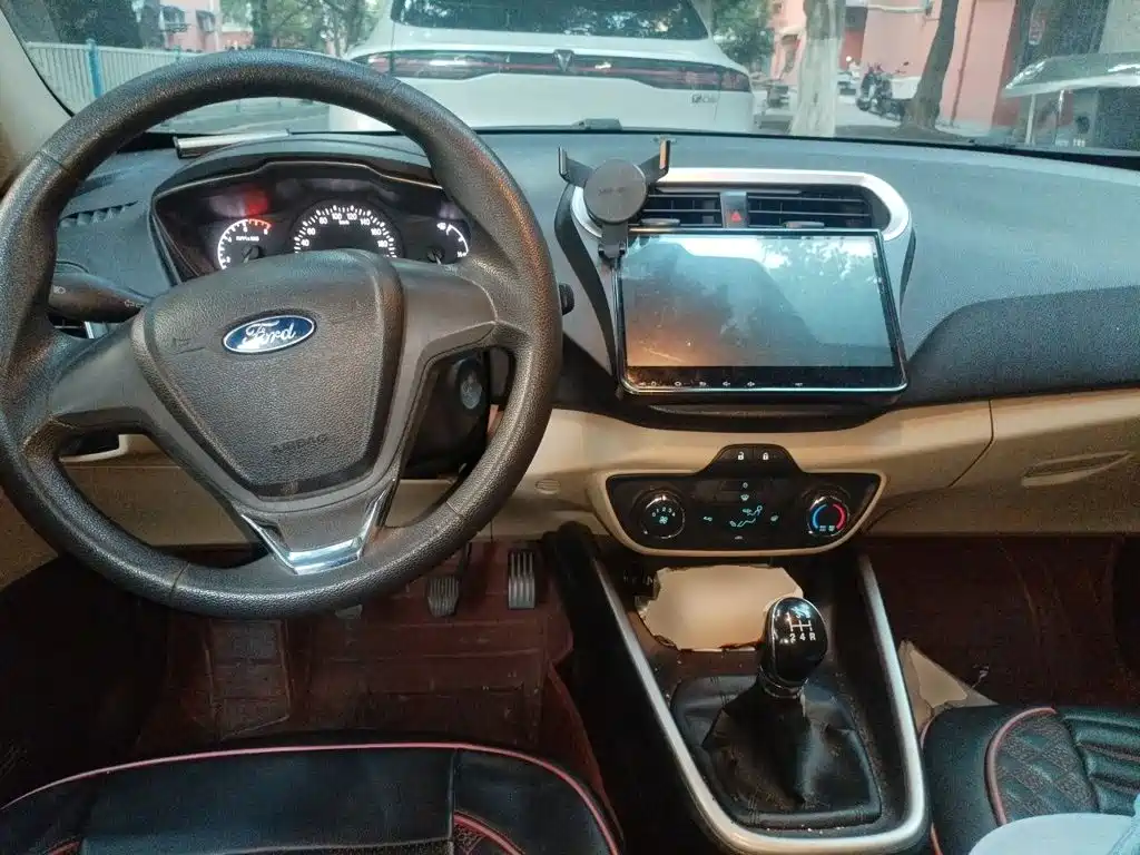 Ford Escort — миниатюра 10