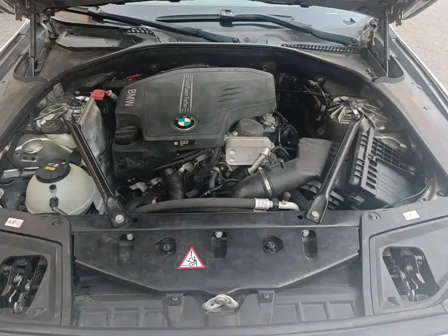 BMW 5 Series — миниатюра 10