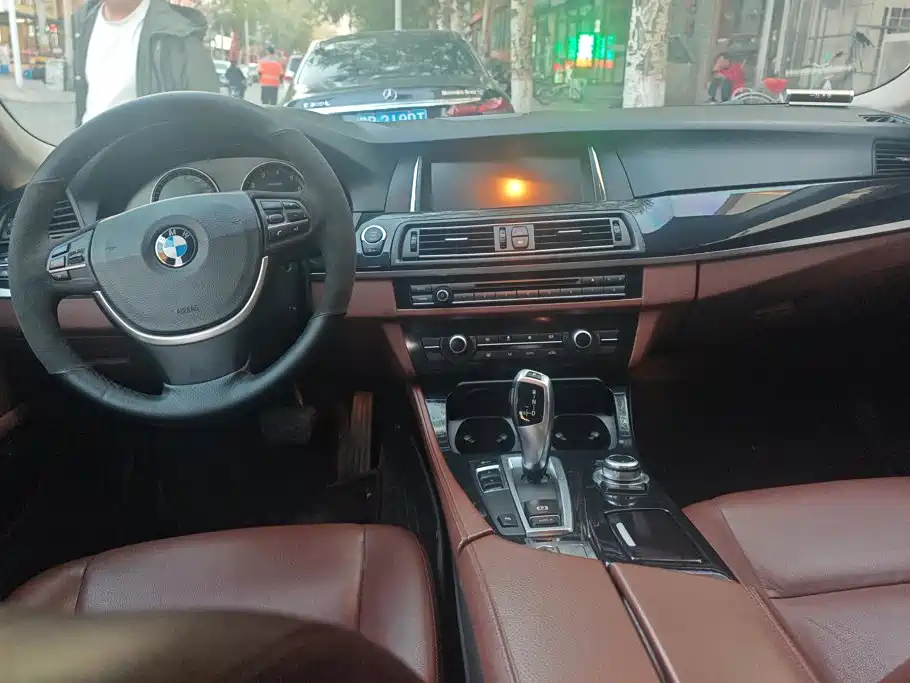 BMW 5 Series — миниатюра 12
