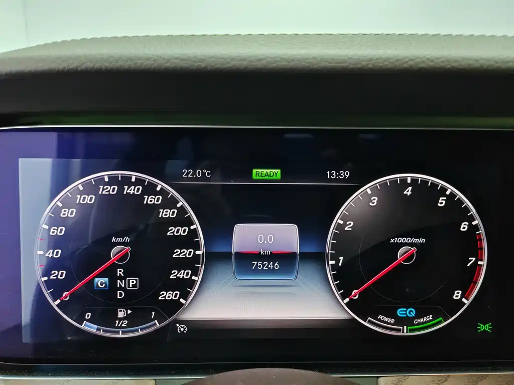 Mercedes-Benz E-Class — миниатюра 8