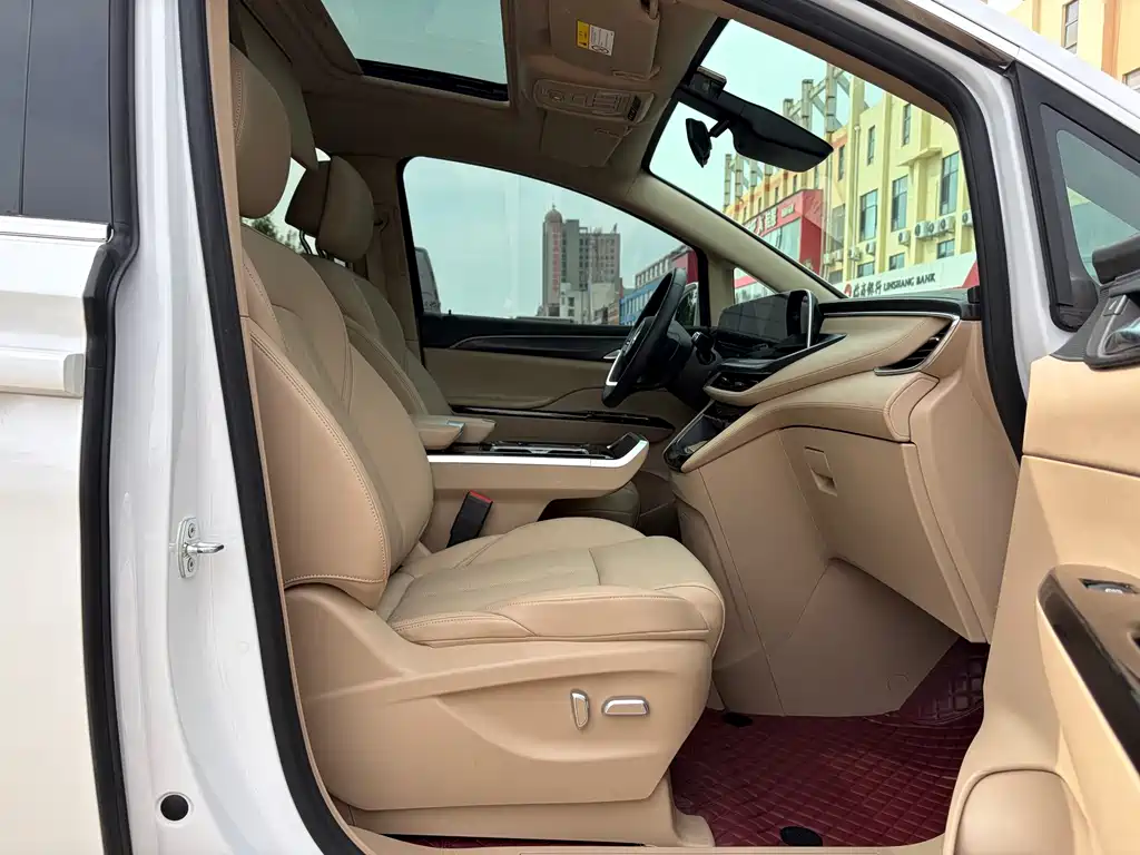 Buick GL8 Hybrid — миниатюра 10