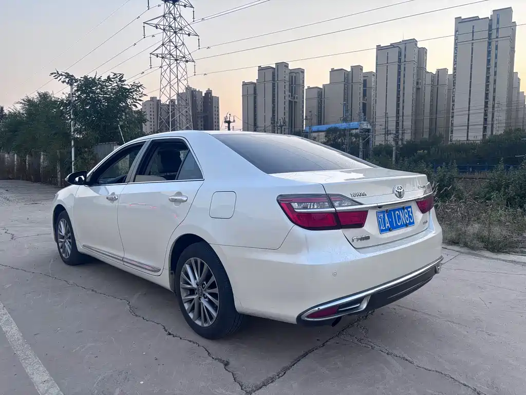Toyota Camry — миниатюра 5