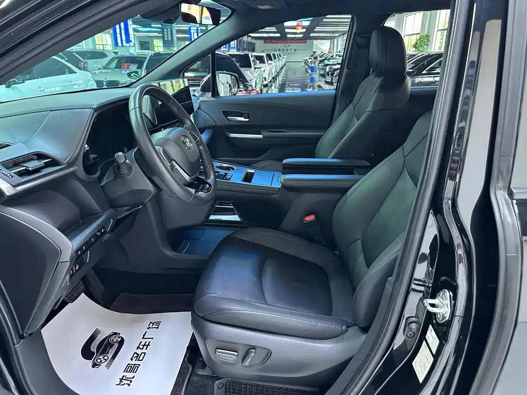 Toyota Sienna 2023 2.5L Luxury