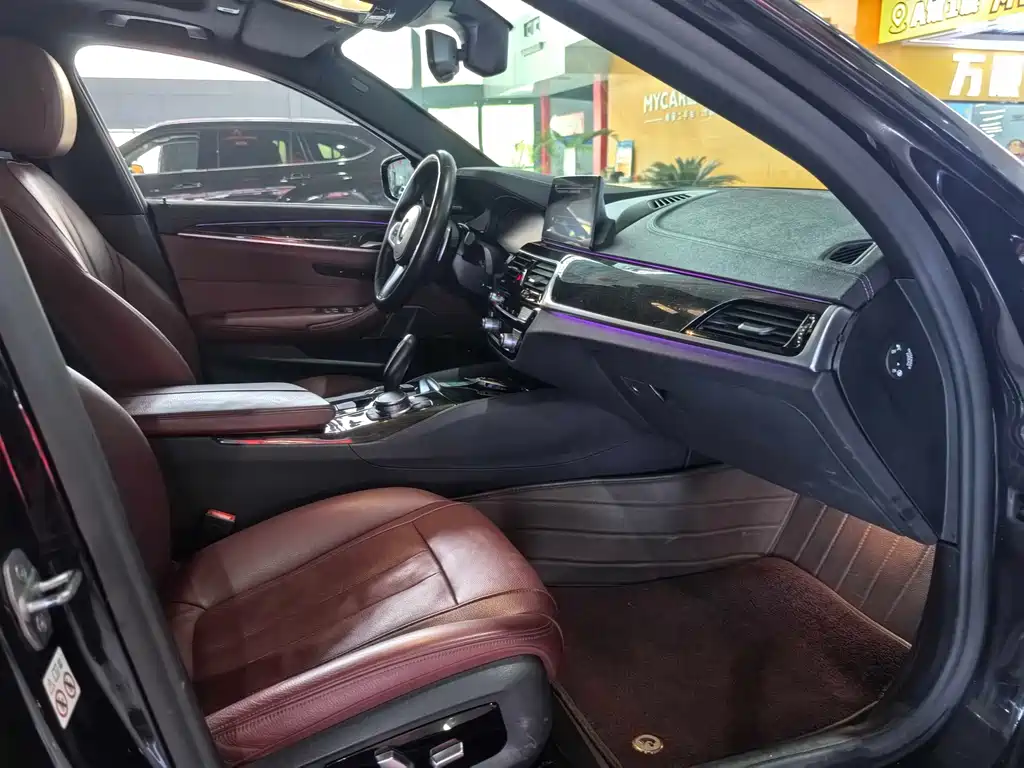 BMW 5 Series — миниатюра 15