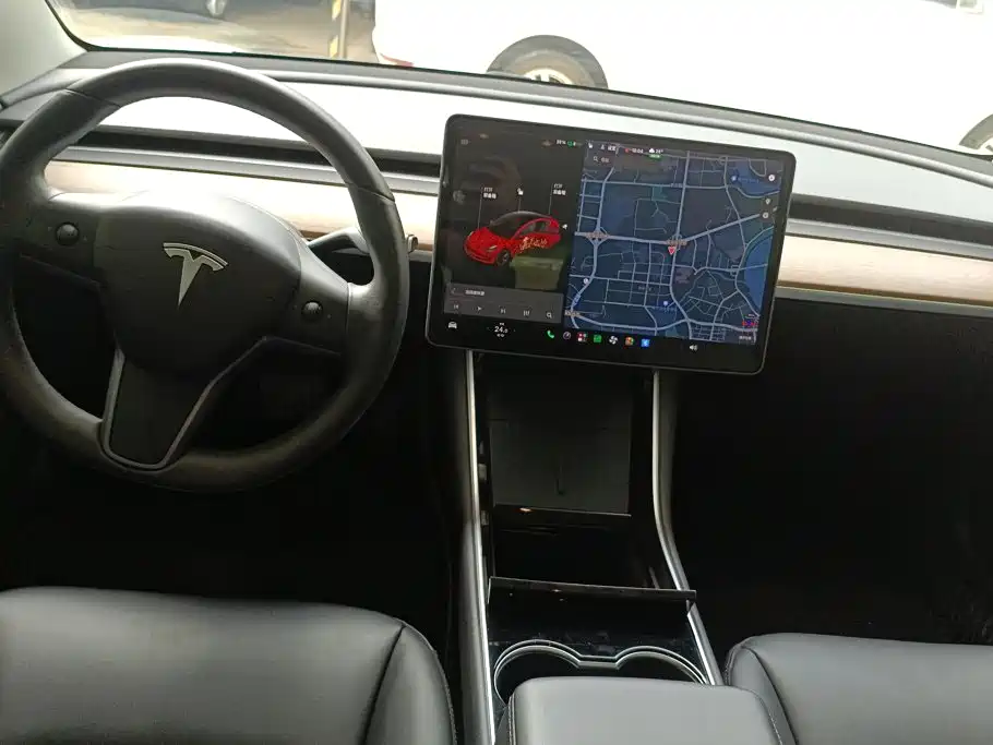 Tesla Model 3 — миниатюра 12