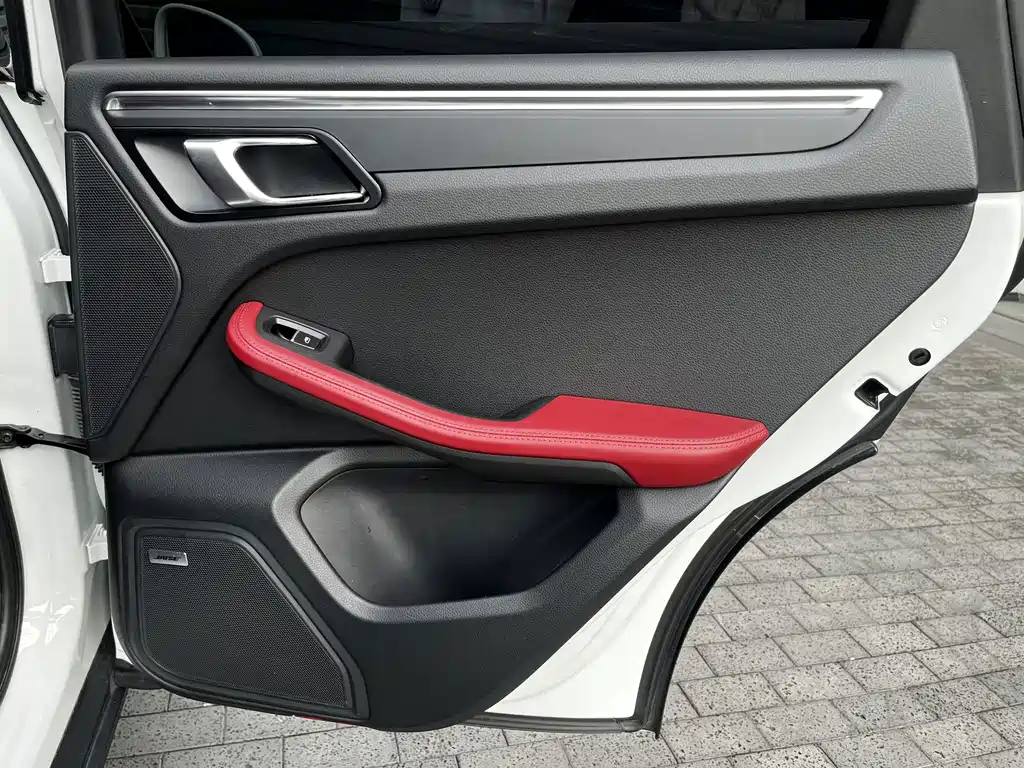 Porsche Macan — миниатюра 12