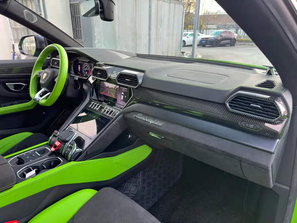 Lamborghini Urus — миниатюра 17