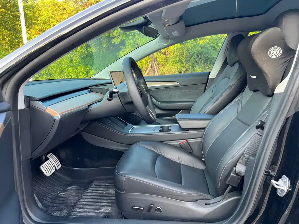 Tesla Model 3 — миниатюра 6