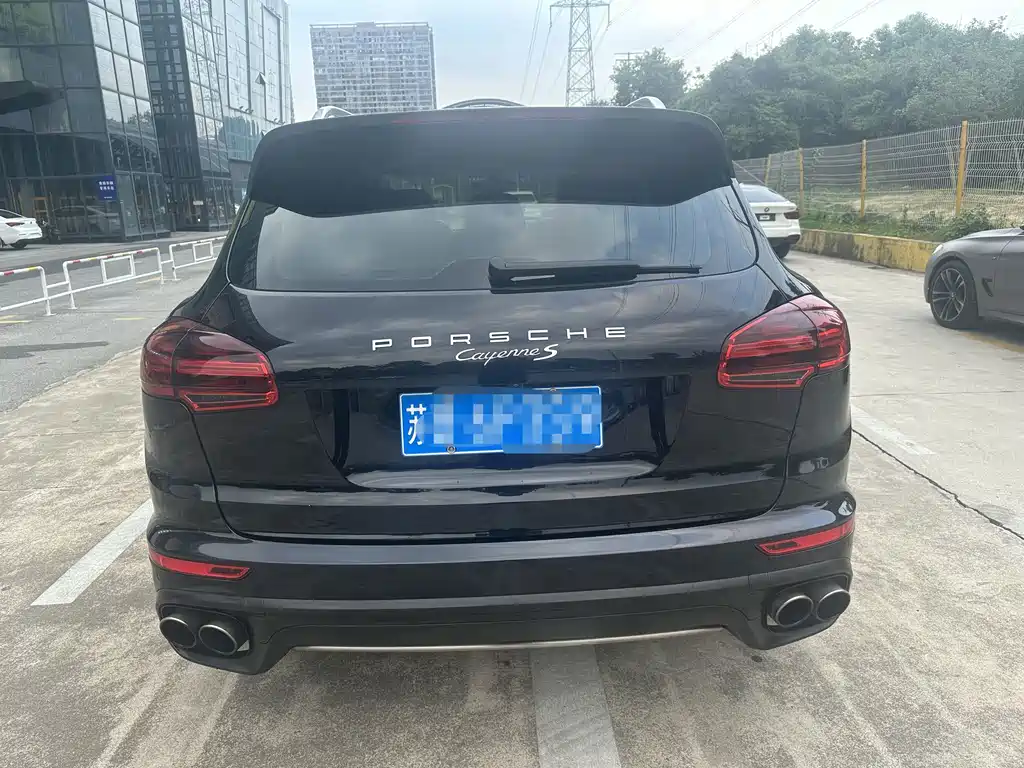 Porsche Cayenne — миниатюра 5