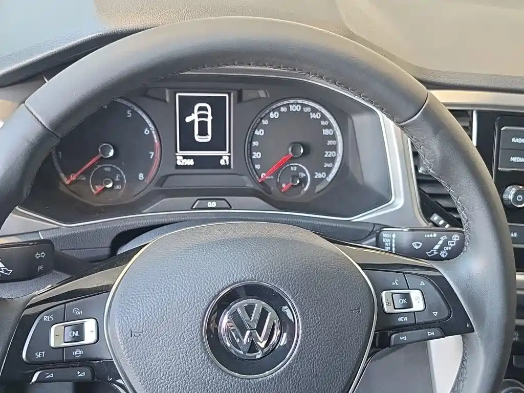 Volkswagen T-Roc — миниатюра 12