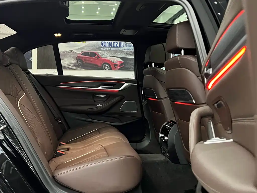 BMW 5 Series — миниатюра 8