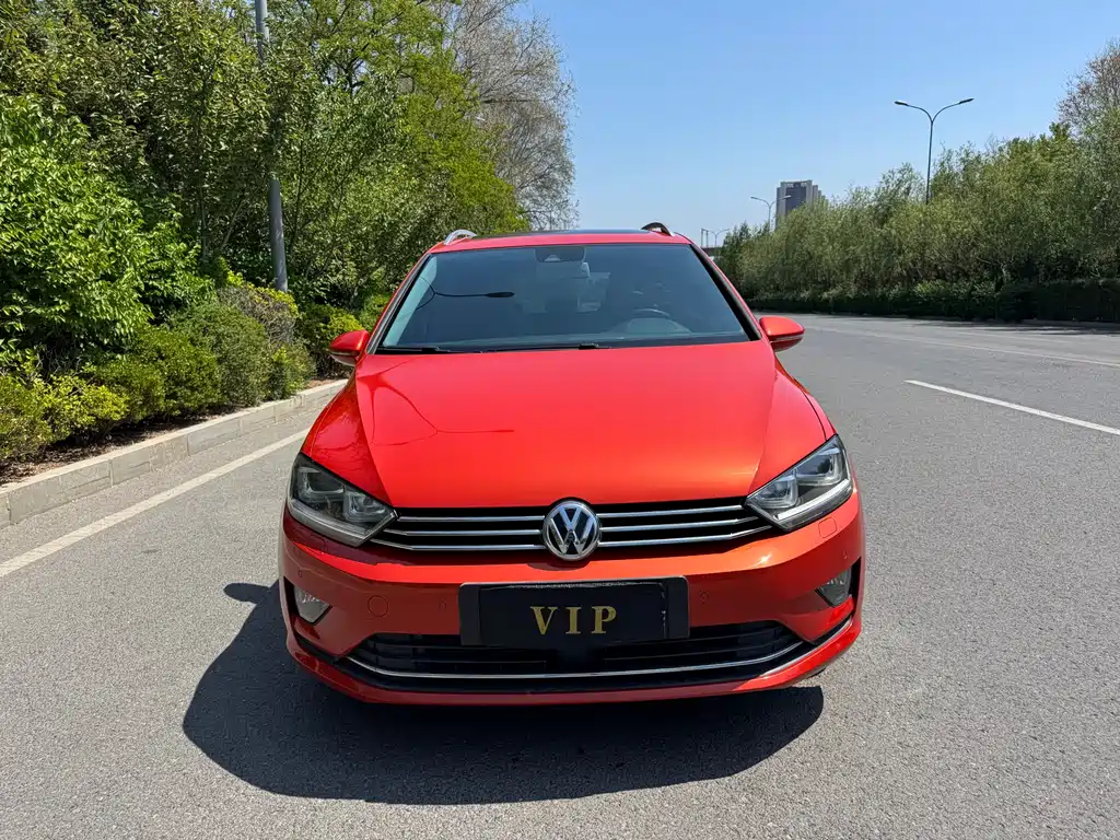 Купить Volkswagen Golf Sportsvan