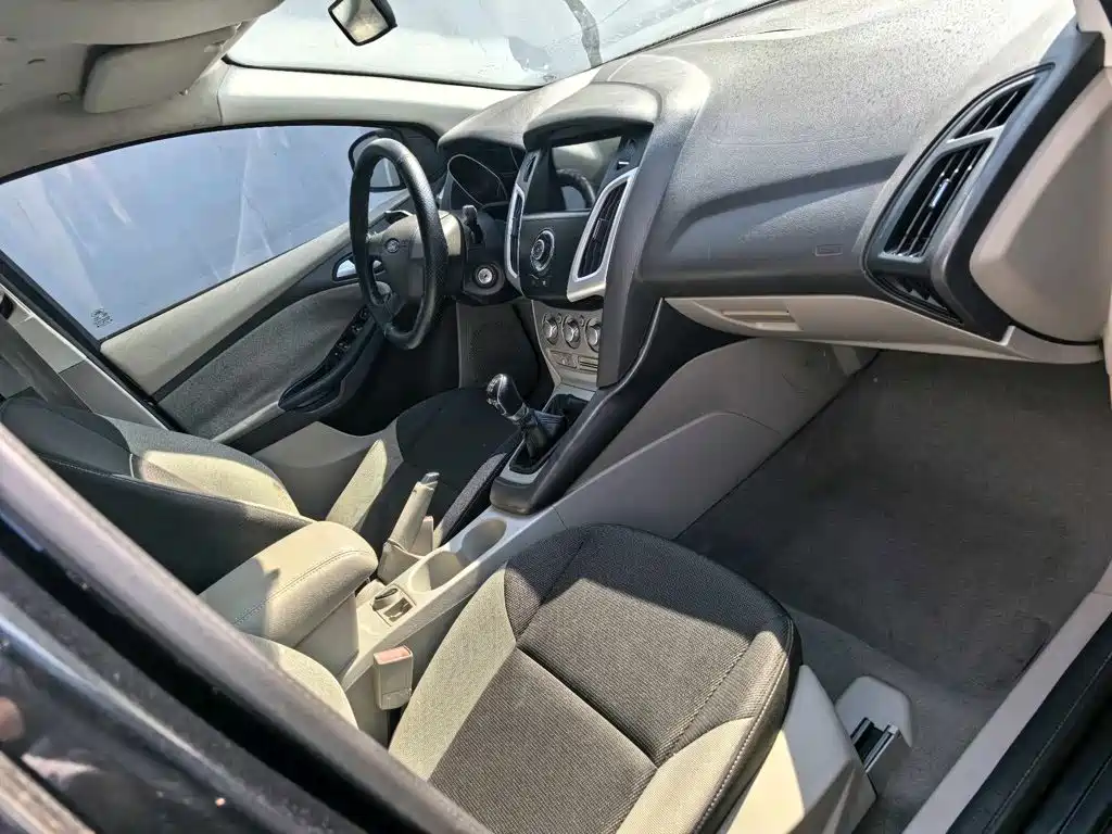 Ford Focus 2012 1.6L MT Comfort