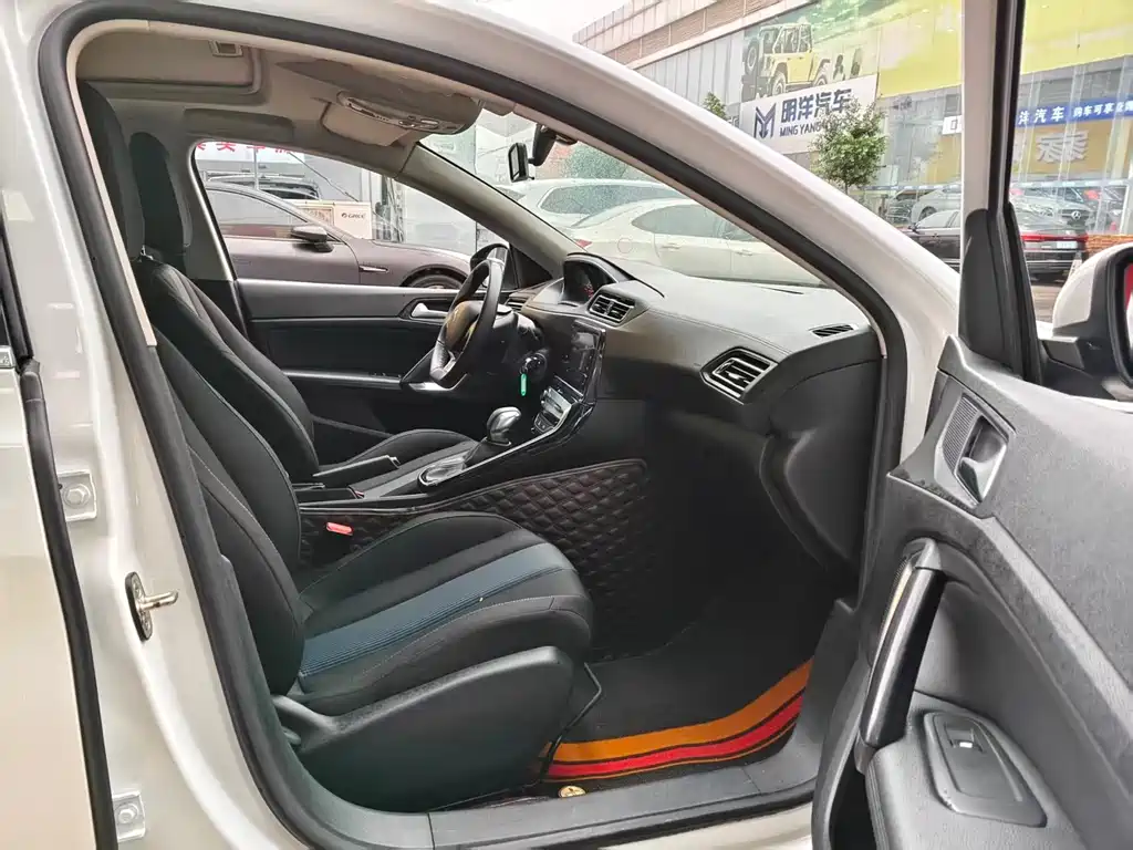 Peugeot 308 — миниатюра 7