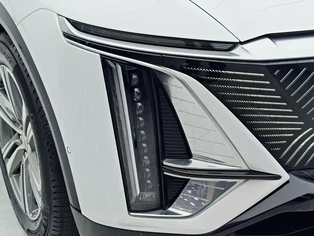 Cadillac Lyriq — миниатюра 8