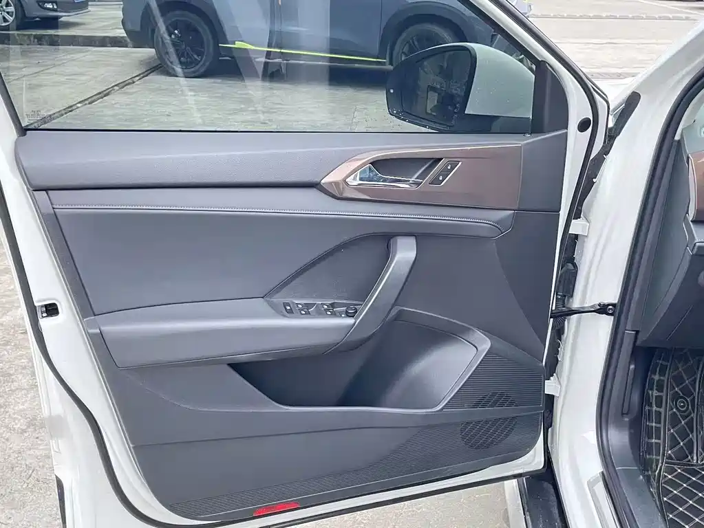 Volkswagen Tharu — миниатюра 7